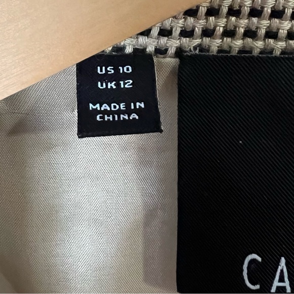 Carlisle Women's 10 Knit Blazer. Beige and Black. Hidden Snap Button Closure. - Picture 8 of 10